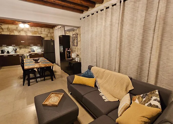 Olive Garden's Paradise Skarinou